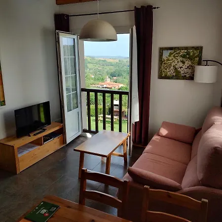 Apartamentos Corona كوميلاس